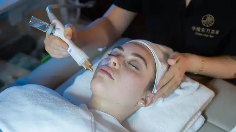 Vivian head spa service image forrevitalizing-facial-cleanse